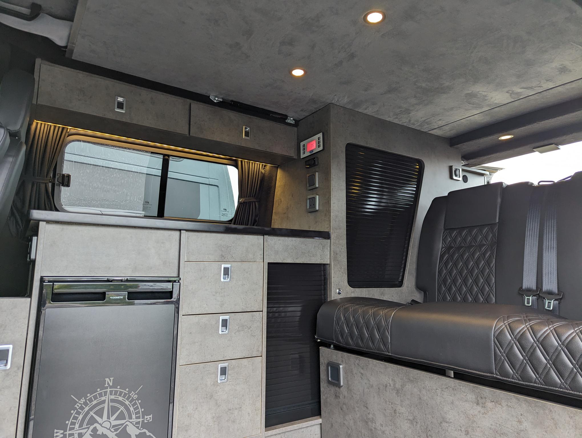 FORD TRANSIT CUSTOM LIMITED For Sale Thumb