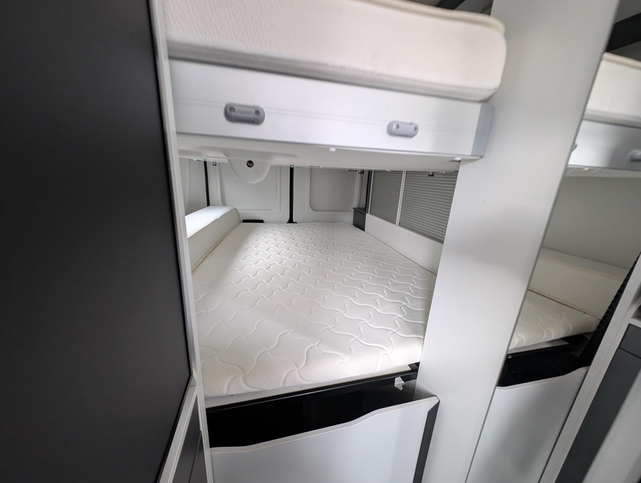 PILOTE V633M PREMIUM AUTOMATIC For Sale Thumb